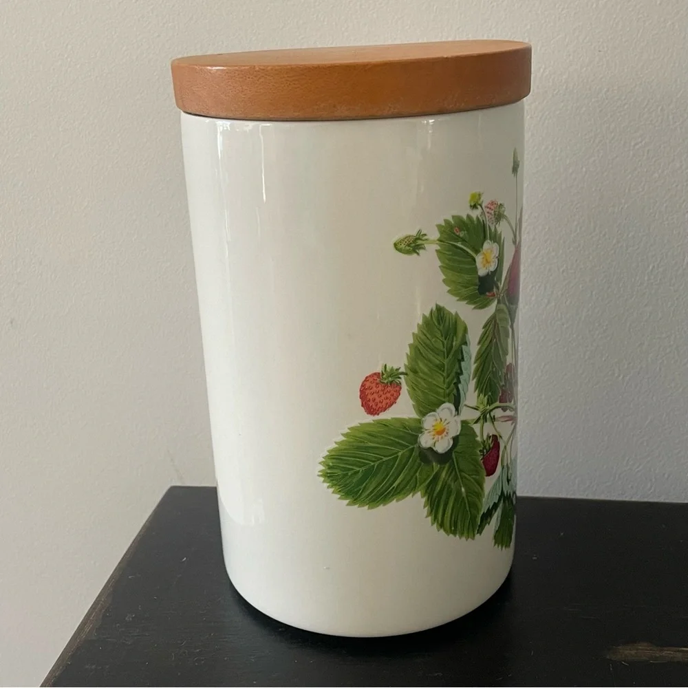 PORTMEIRION SUMMER STRAWBERRIES FLOUR CANISTER 8 1/4